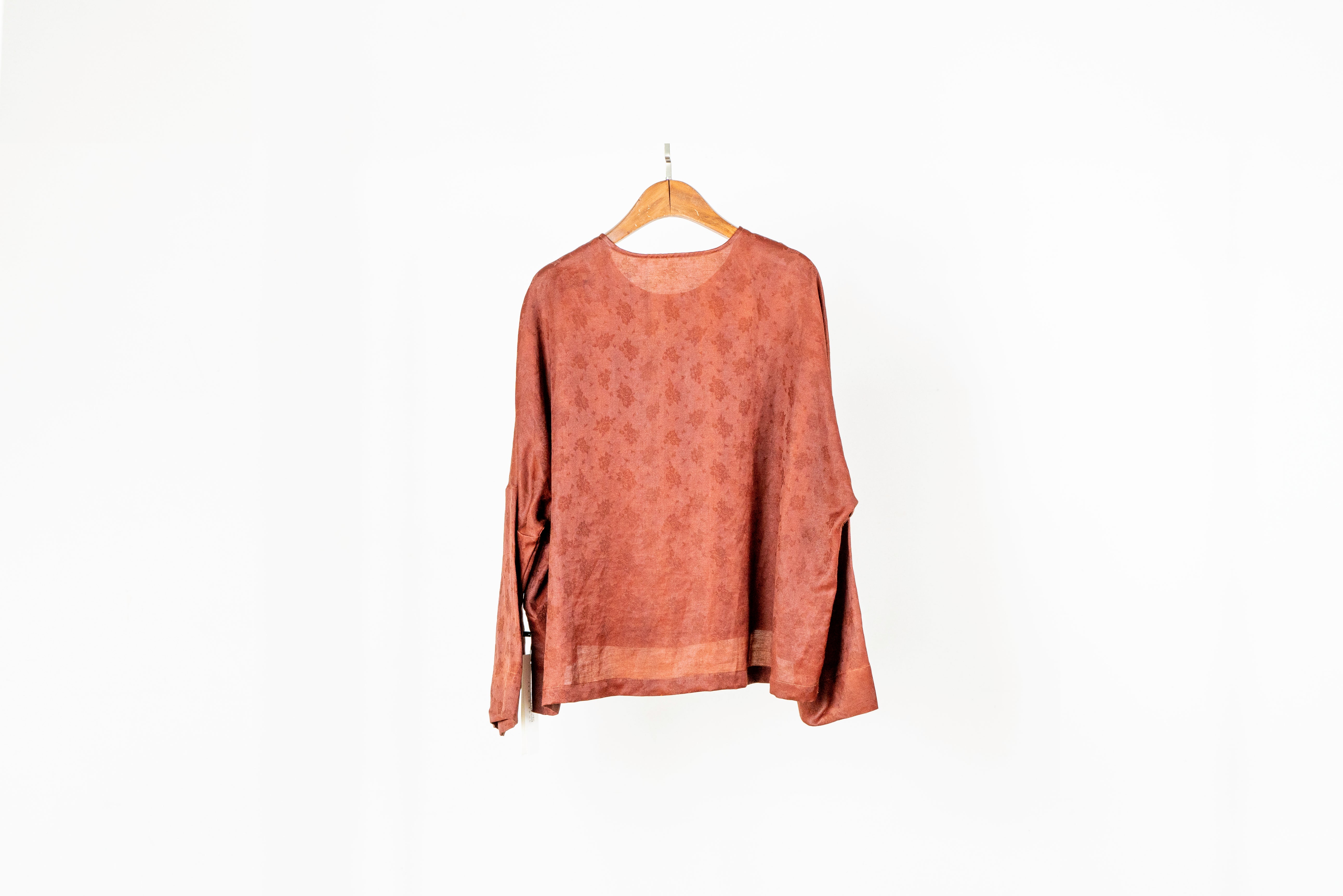 Handcrafted Red Xiangyunsha Jacquard Silk-Cotton Blouse - Yunsoar