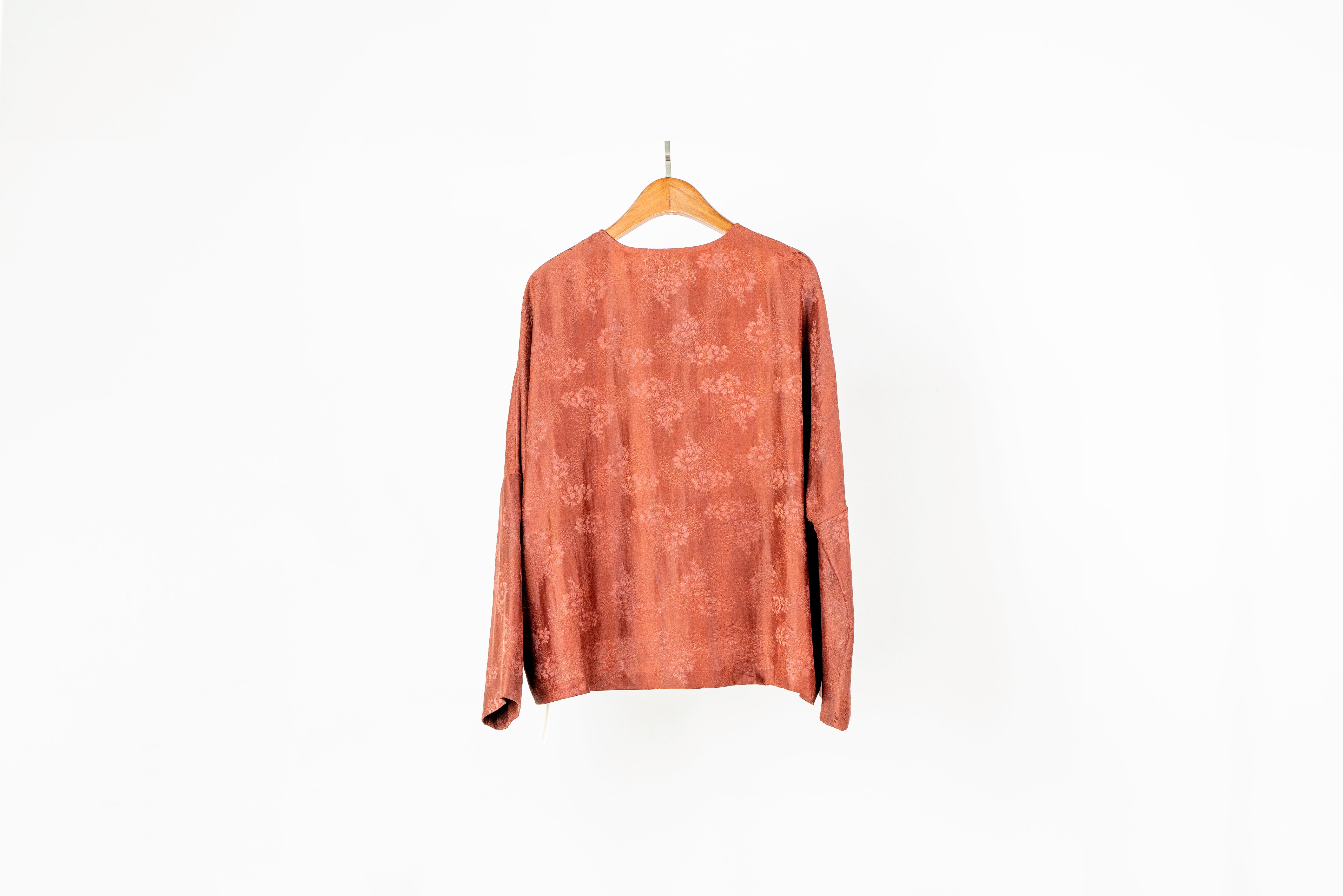 Jacquard Floral Silk Blouse – Handcrafted Xiangyunsha Elegance - Yunsoar