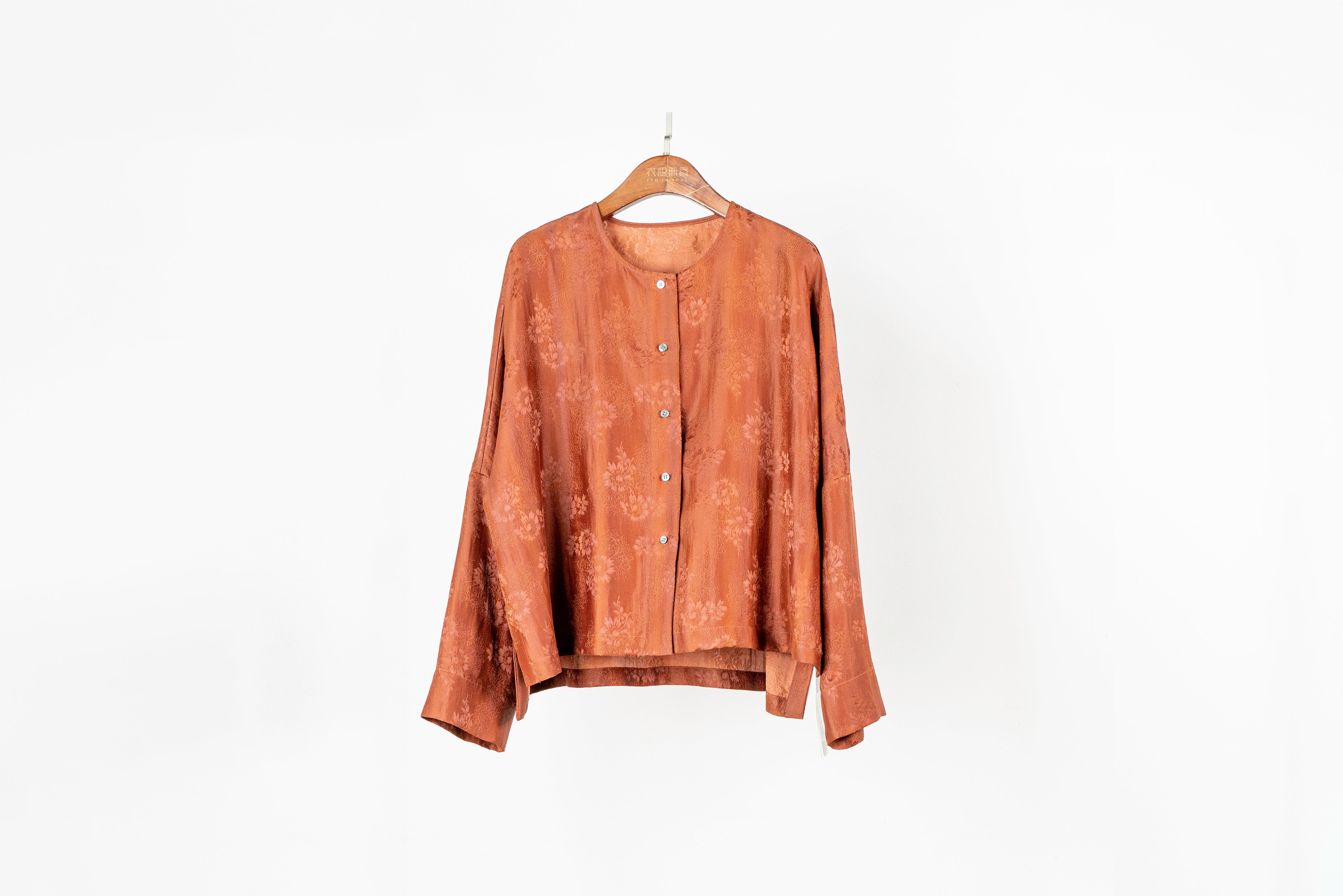 Floral Jacquard Xiangyun Silk Blouse – Classic Elegance in Red - Yunsoar